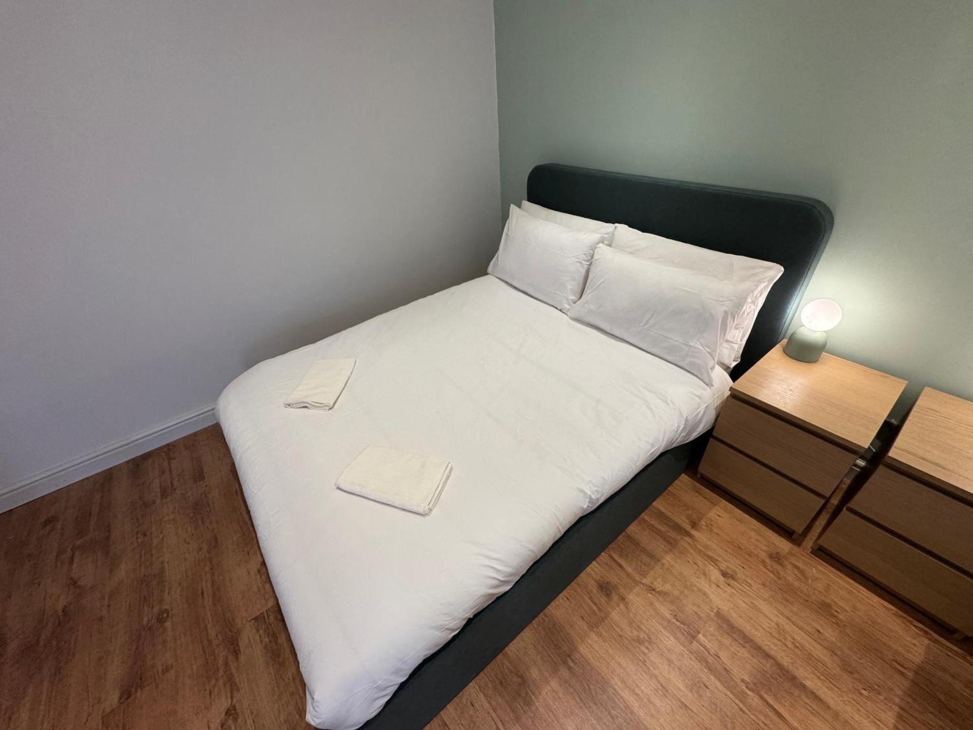 Stretford Apartment - Sleeps 6 - Wifi - Parking - Near Stadium - Manchester, Manchester